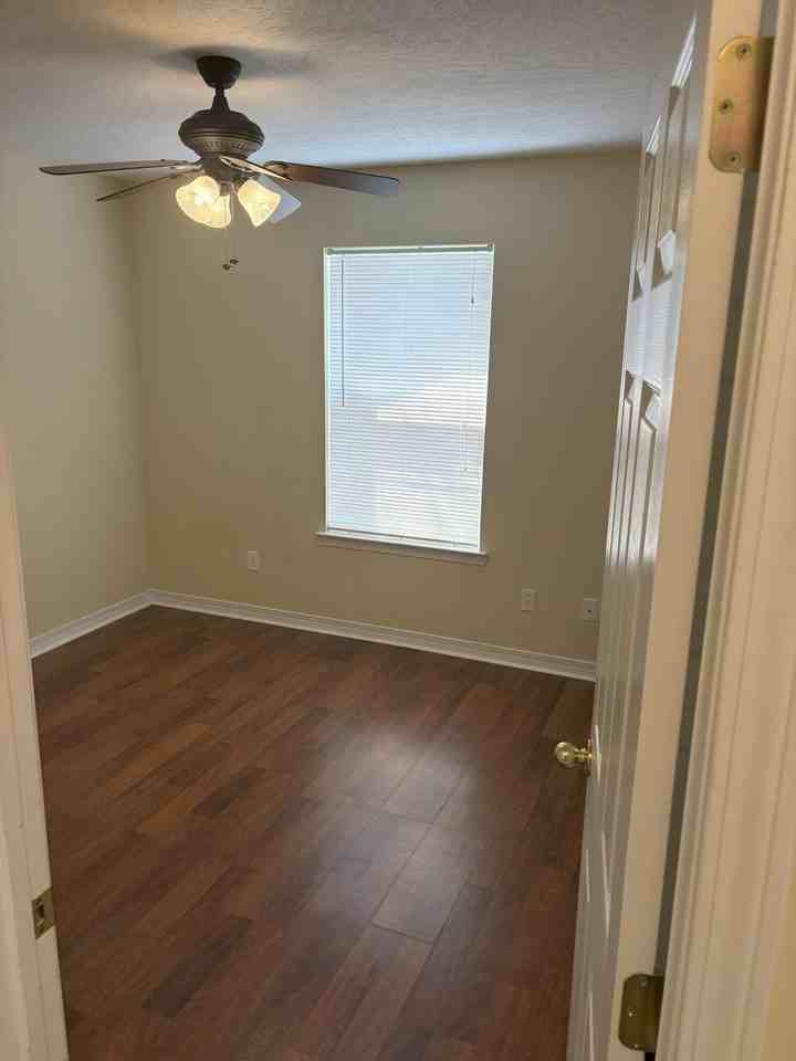 506 Skylark Rd - Photo 2 of 7