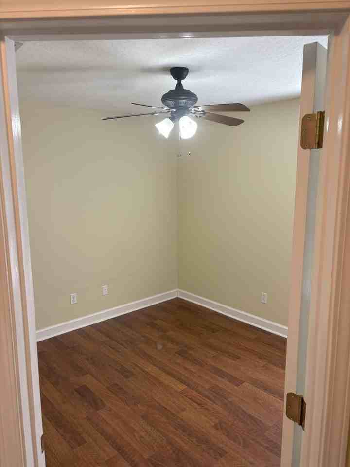 506 Skylark Rd - Photo 3 of 7