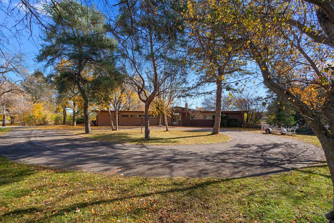 4105 Riverview Dr - Photo 3 of 40