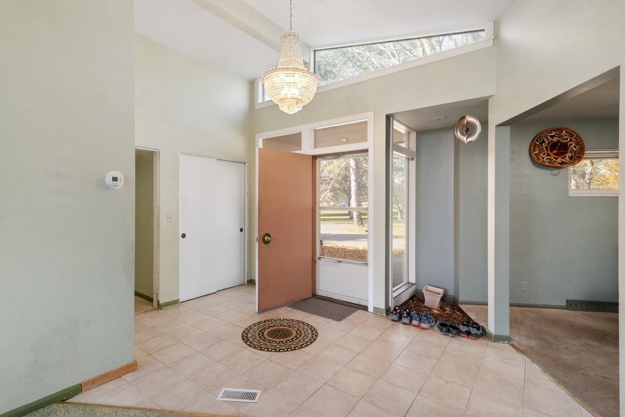 4105 Riverview Dr - Photo 6 of 40