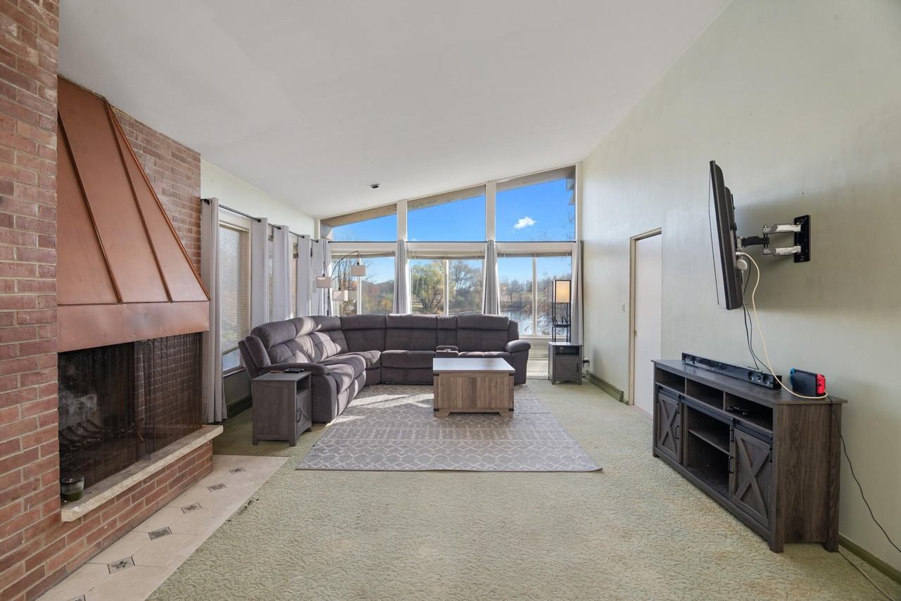 4105 Riverview Dr - Photo 7 of 40