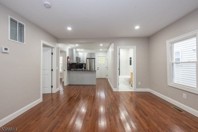 24 Dean St - Photo 4 of 35