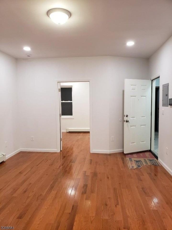 222 Westminster Pl - Photo 7 of 10