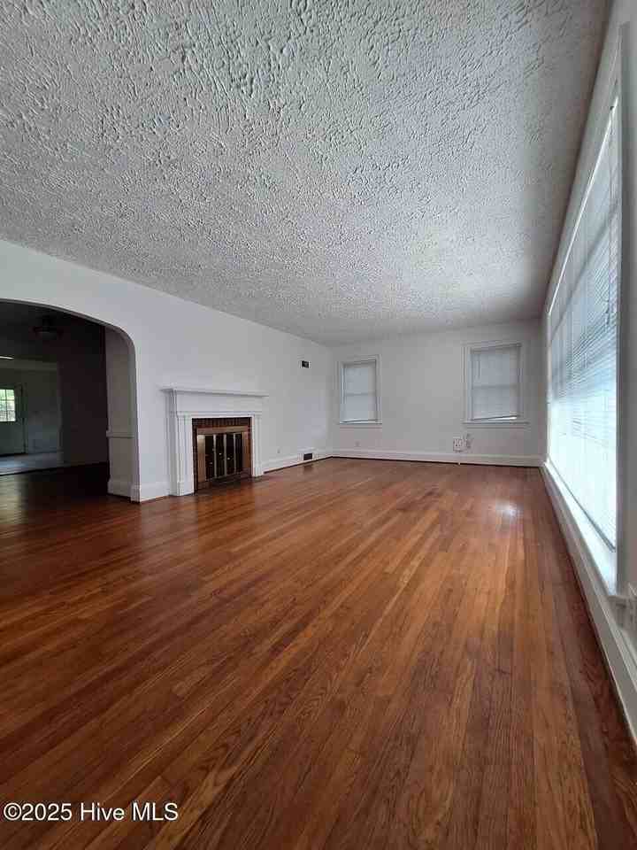 1613 Longwood Drive - Photo 2 of 17