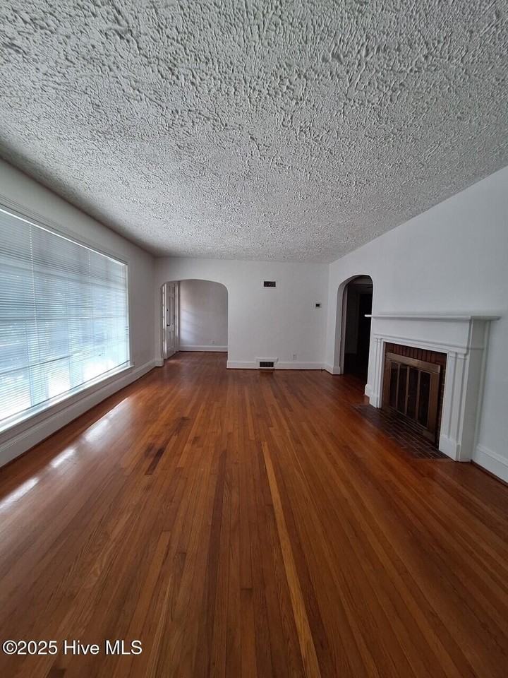 1613 Longwood Drive - Photo 3 of 17