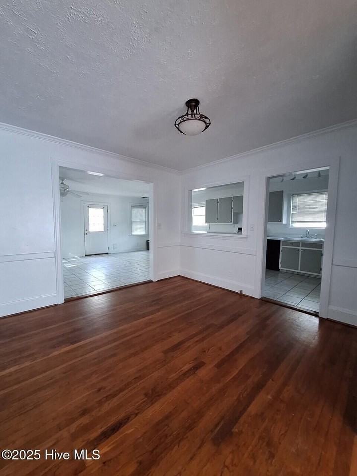 1613 Longwood Drive - Photo 7 of 17