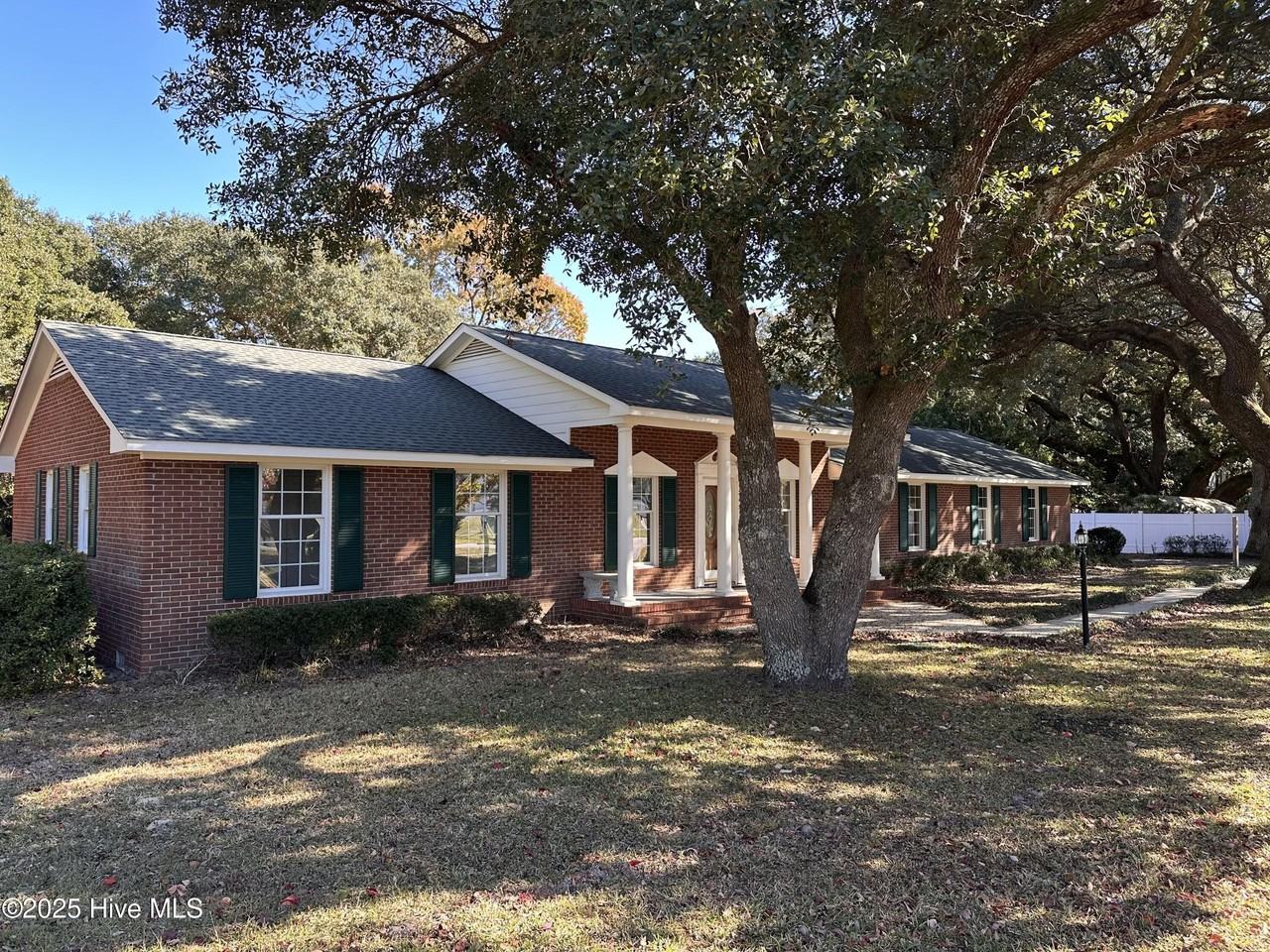 245 High Tide Dr - Photo 4 of 38