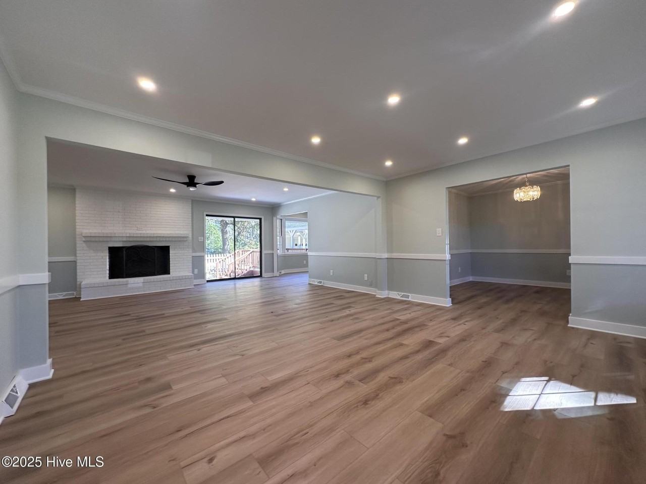 245 High Tide Dr - Photo 5 of 38