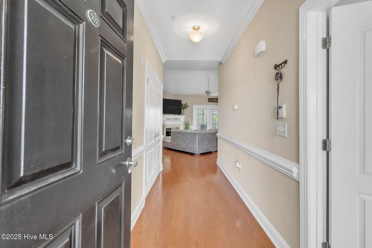 124 Gallery Dr Unit 302 #302 - Photo 3 of 32