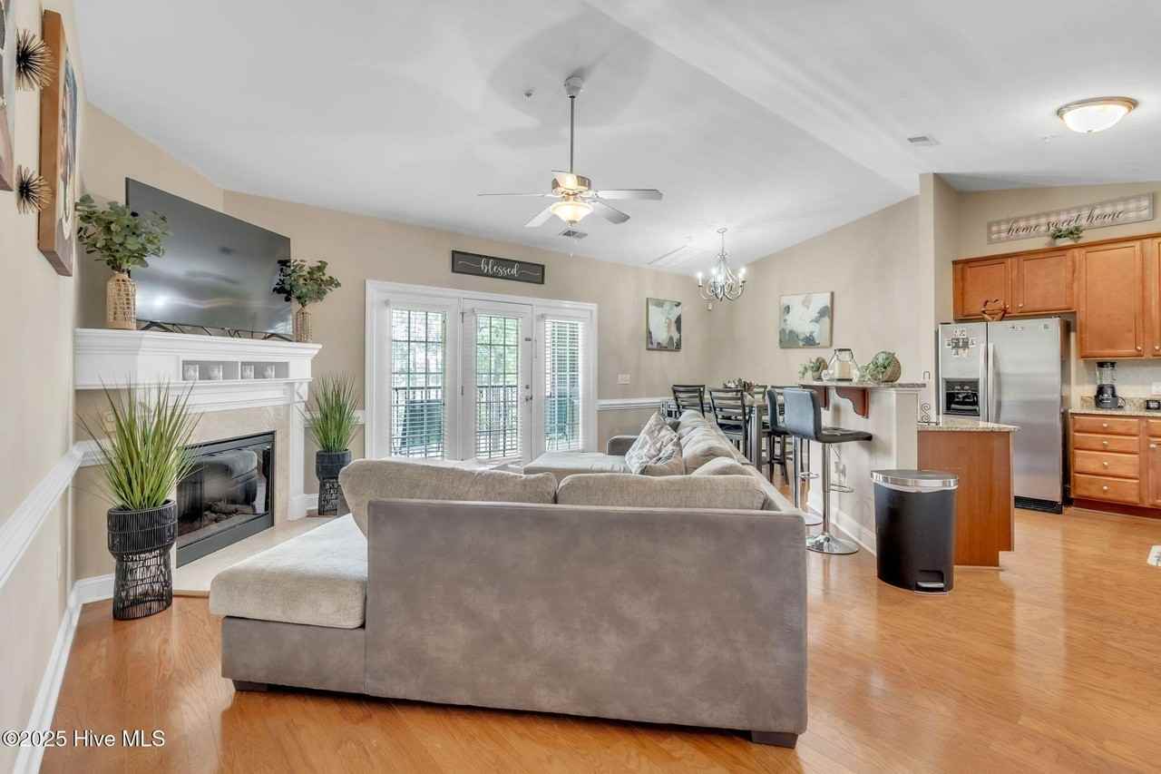 124 Gallery Dr Unit 302 #302 - Photo 4 of 32