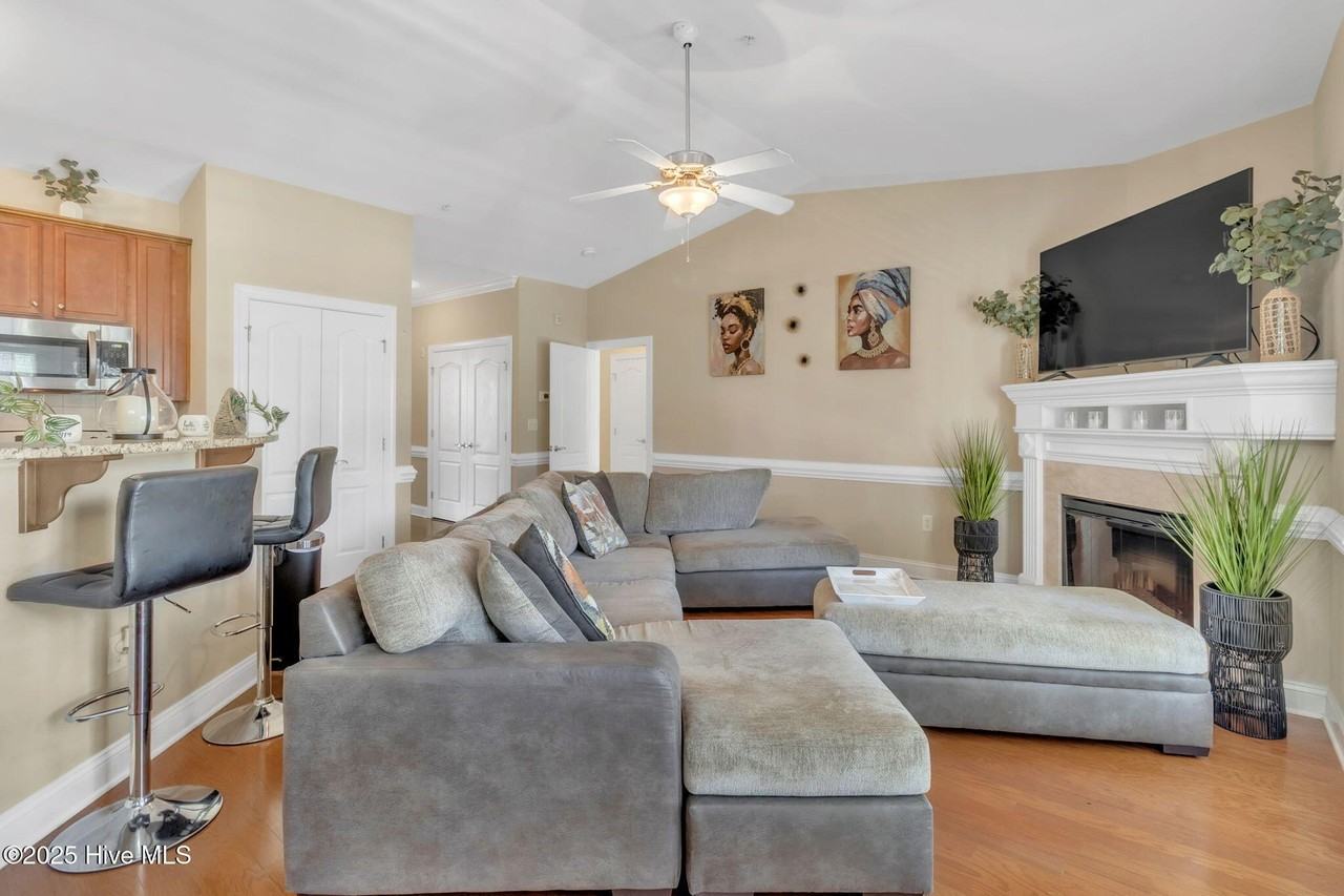 124 Gallery Dr Unit 302 #302 - Photo 6 of 32