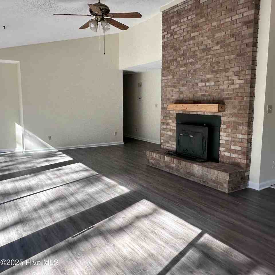 580 Burning Tree Rd - Photo 3 of 11