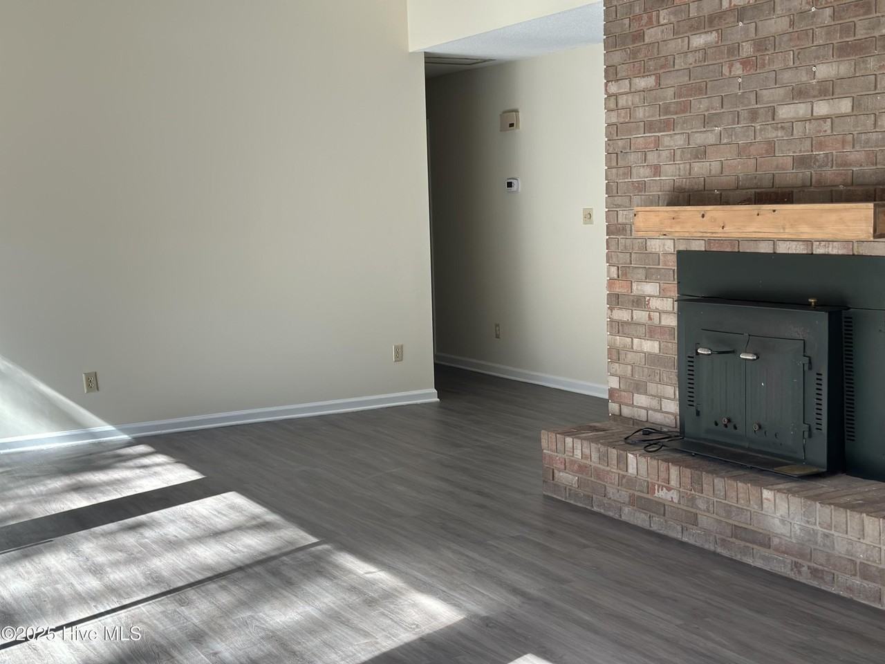 580 Burning Tree Rd - Photo 4 of 11