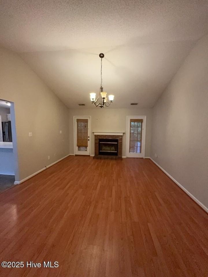 121 Suffolk Cir - Photo 2 of 20