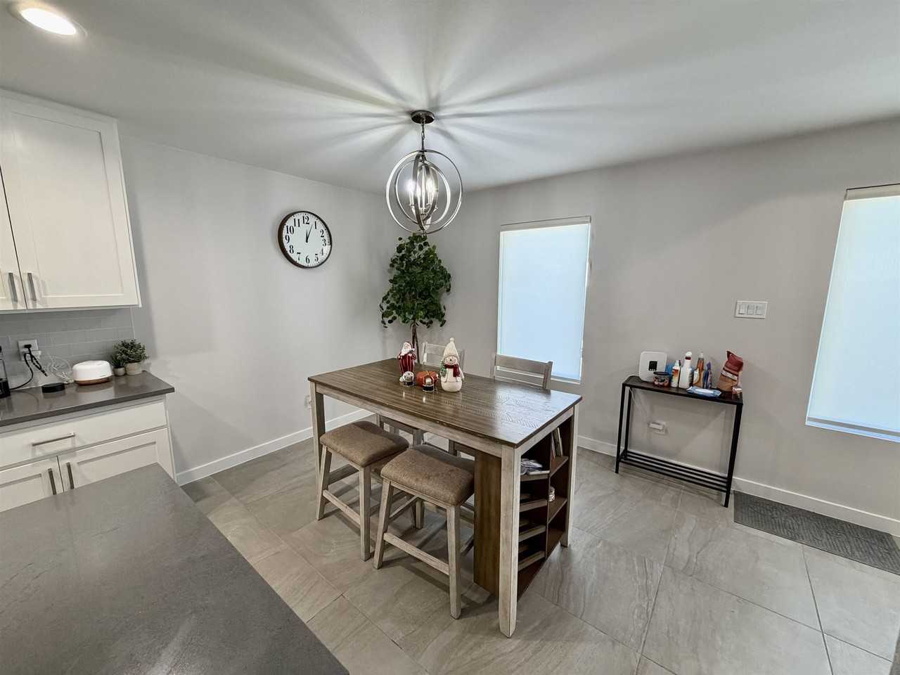 4010 Ave Fenix Dr - Photo 5 of 15