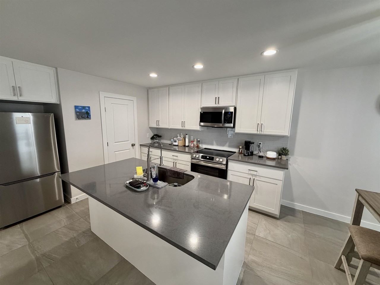 4010 Ave Fenix Dr - Photo 6 of 15