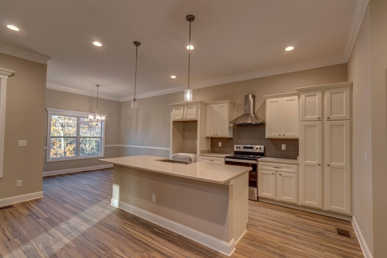 102 Hickory Grove Ct - Photo 4 of 7