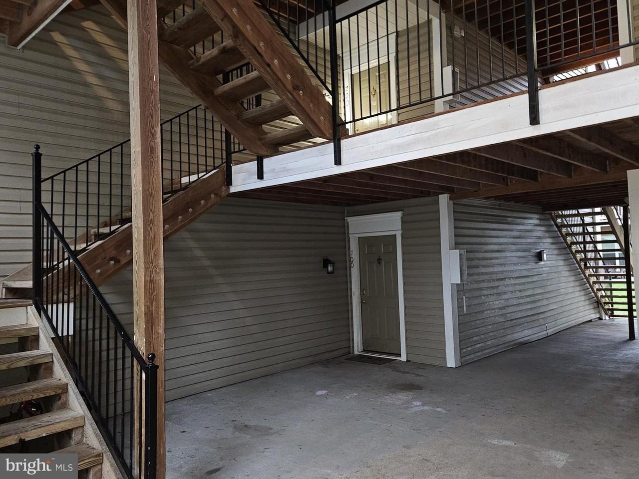 21845 Baldwin Sq - Photo 2 of 24