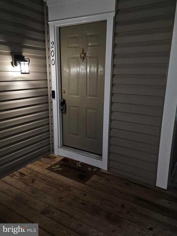 21845 Baldwin Sq - Photo 3 of 24