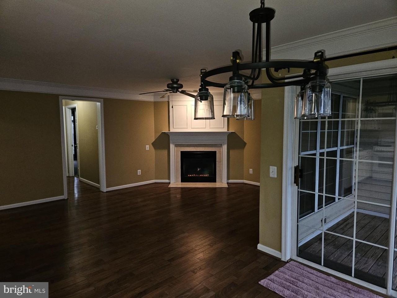 21845 Baldwin Sq - Photo 6 of 24