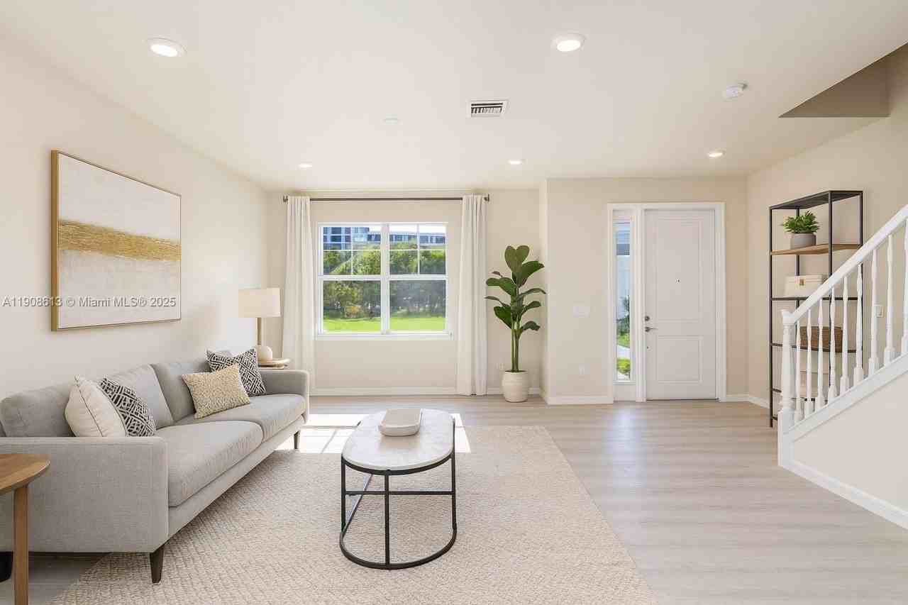 3932 Long Leaf Ln #1 - Photo 3 of 8