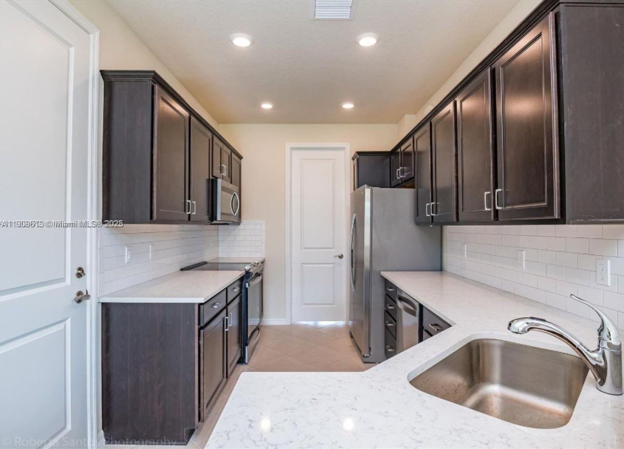 3932 Long Leaf Ln #1 - Photo 6 of 8