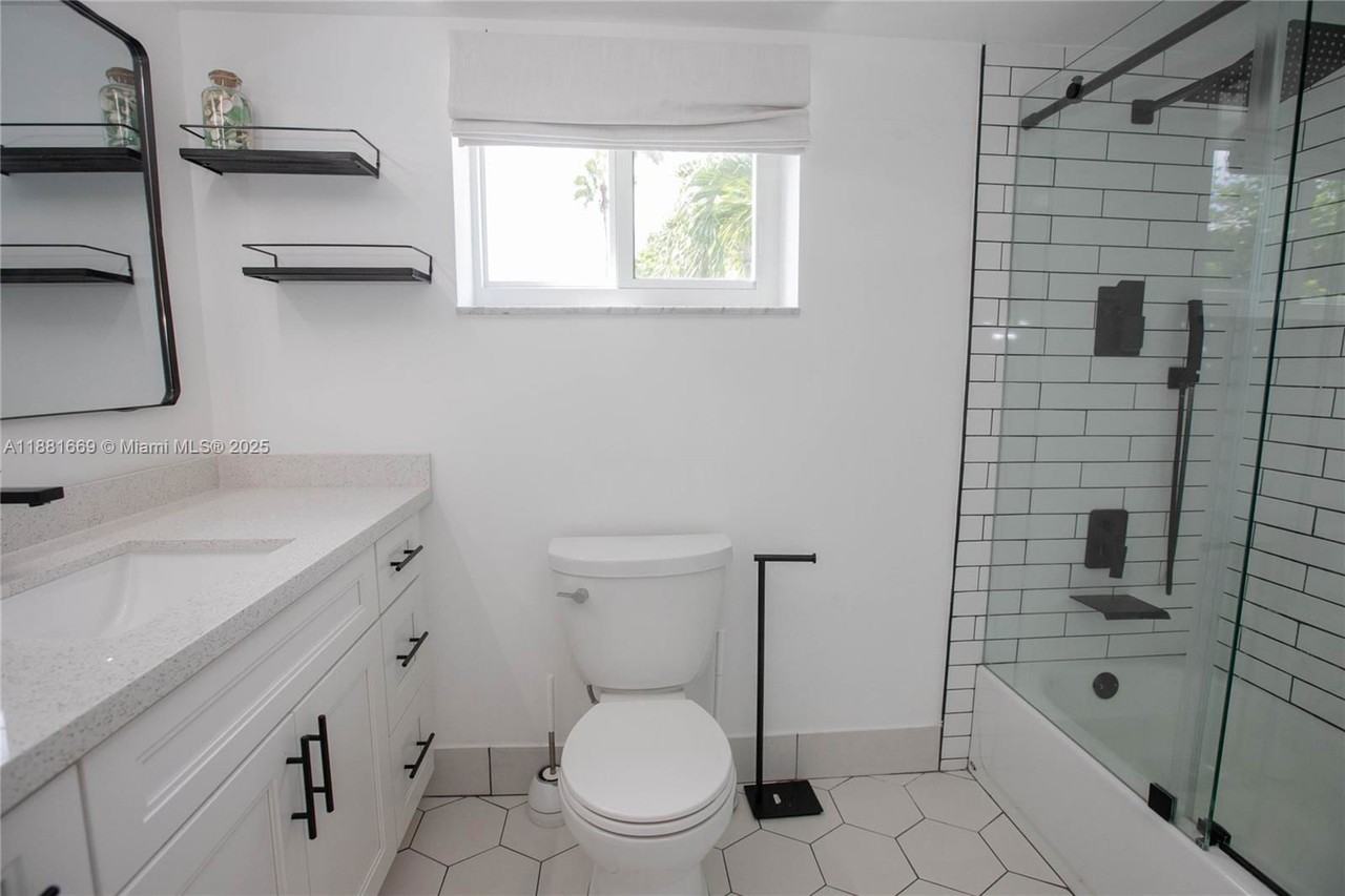 2714 Ne 8th St #2712 - Photo 7 of 8