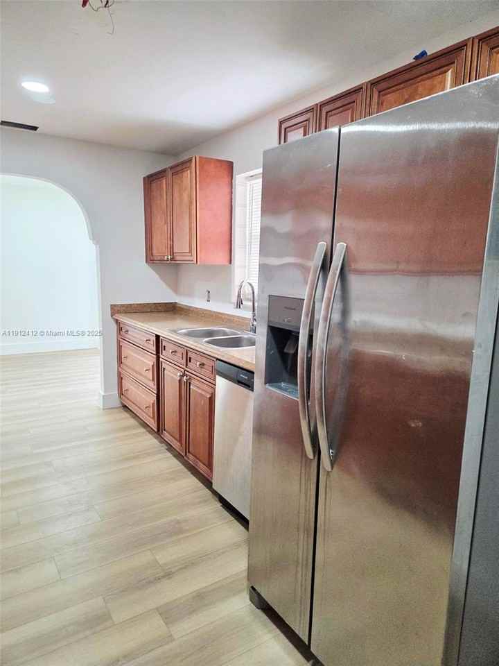 6432 Dewey St - Photo 5 of 8