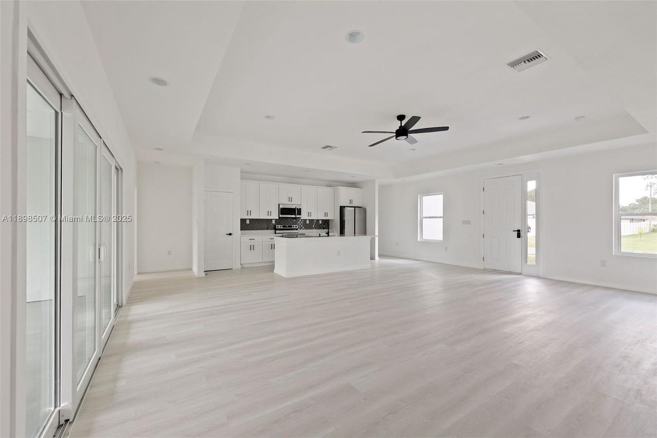 746 Harriet Ave Sw - Photo 4 of 25