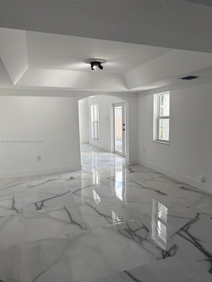 14848 Sw 180th St - Photo 6 of 18