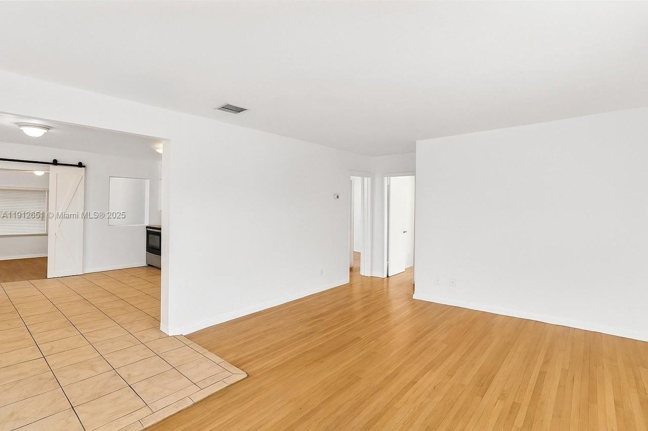 3415 Sw 15th St #2 - Photo 2 of 11