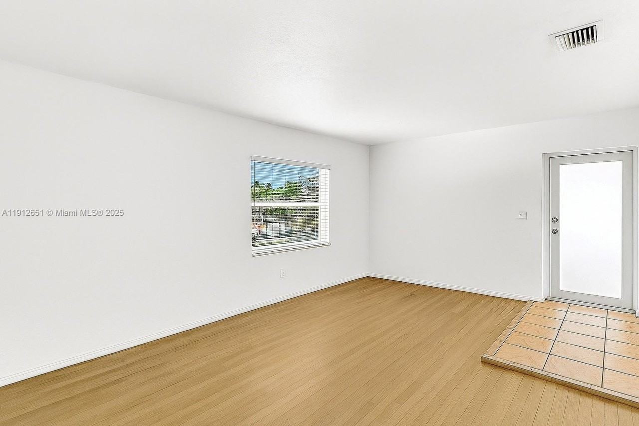 3415 Sw 15th St #2 - Photo 7 of 11