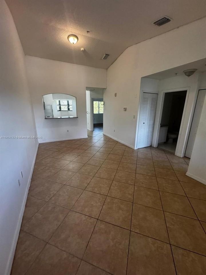 22621 Sw 88th Pl #302-8 - Photo 6 of 18