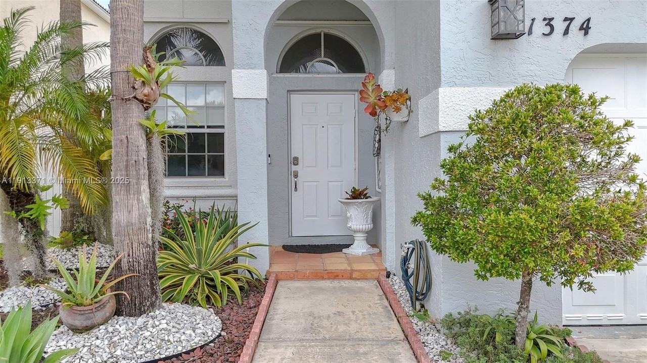 1374 Nw 159th Ave - Photo 5 of 30