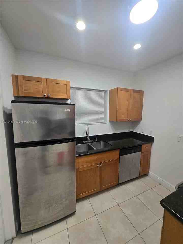 851 80th St #4 - Photo 2 of 9