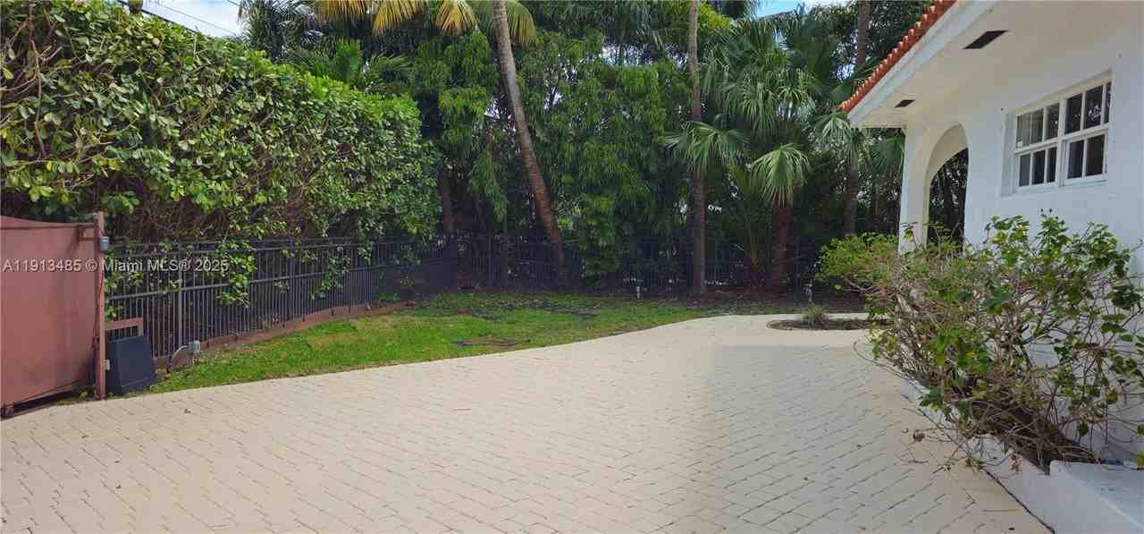 1700 Bay Drive - Photo 5 of 50