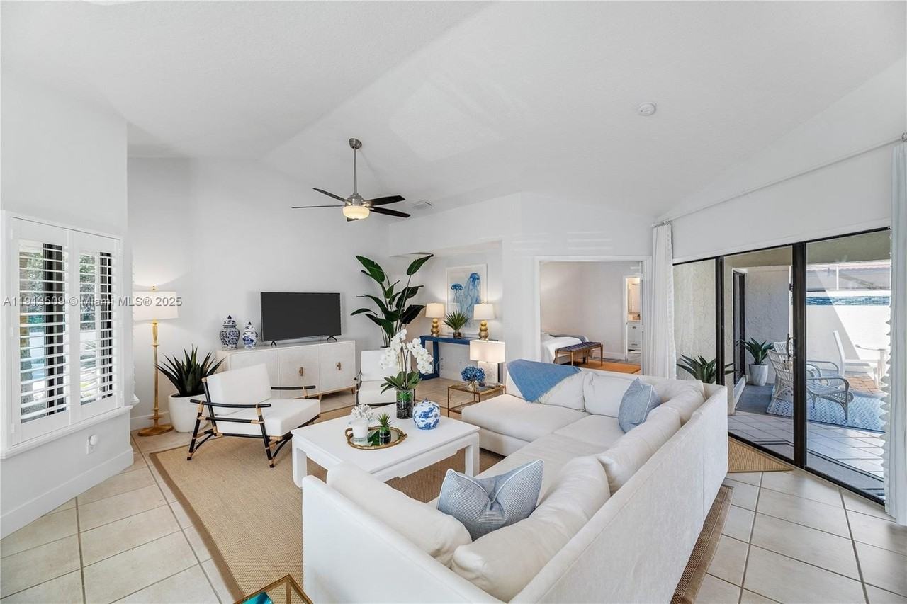 701 Sea Oats Dr #D1 - Photo 4 of 27