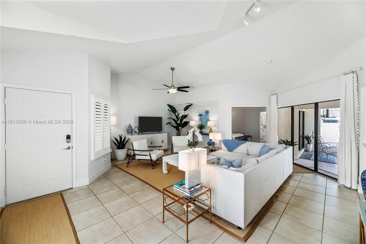 701 Sea Oats Dr #D1 - Photo 5 of 27