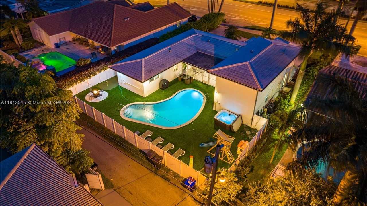 1241 Hollywood Blvd - Photo 3 of 50