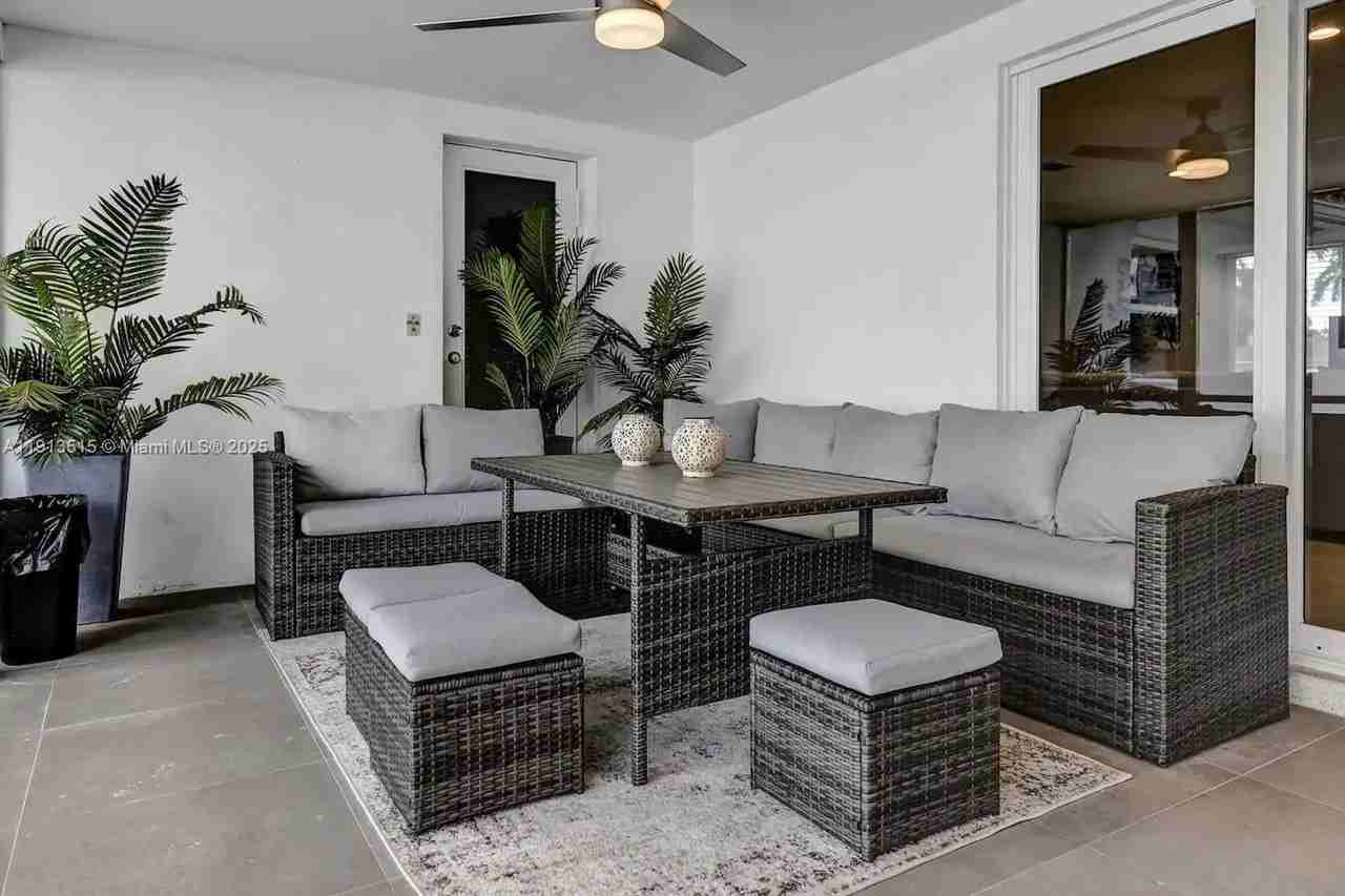 1241 Hollywood Blvd - Photo 7 of 50