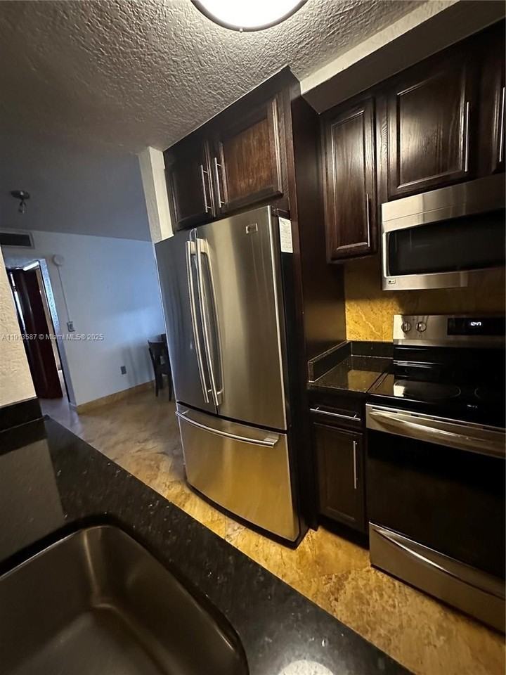 2465 Sw 18th Ave #3308 - Photo 7 of 10