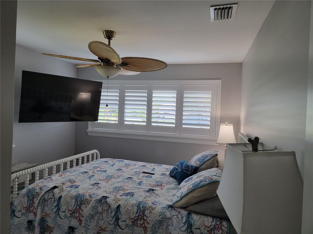 315 Crescent Ct E - Photo 4 of 7