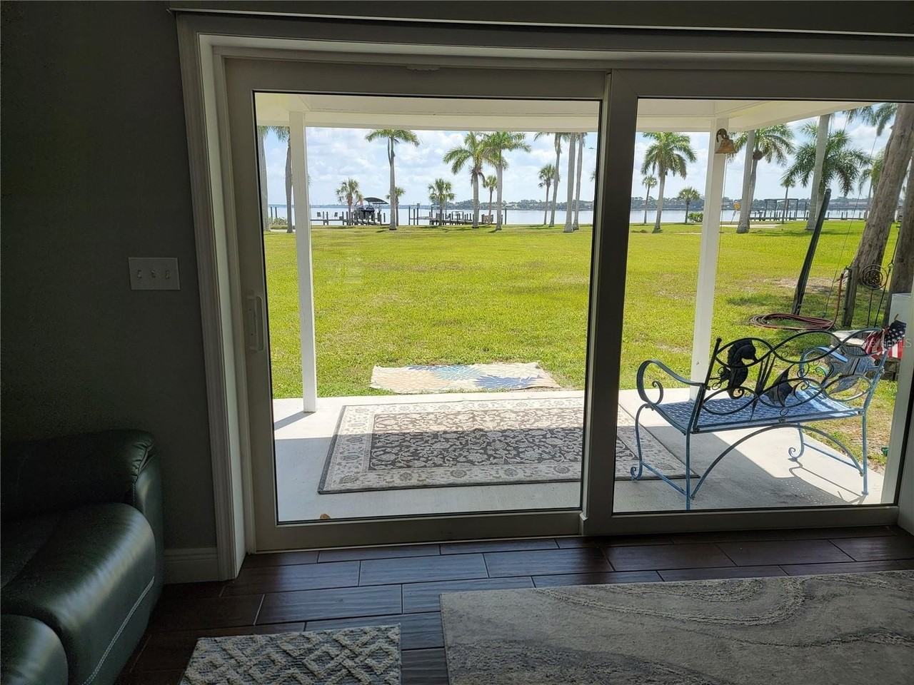 315 Crescent Ct E - Photo 5 of 7