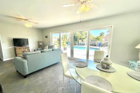 Vincennes Street - Photo 4 of 9