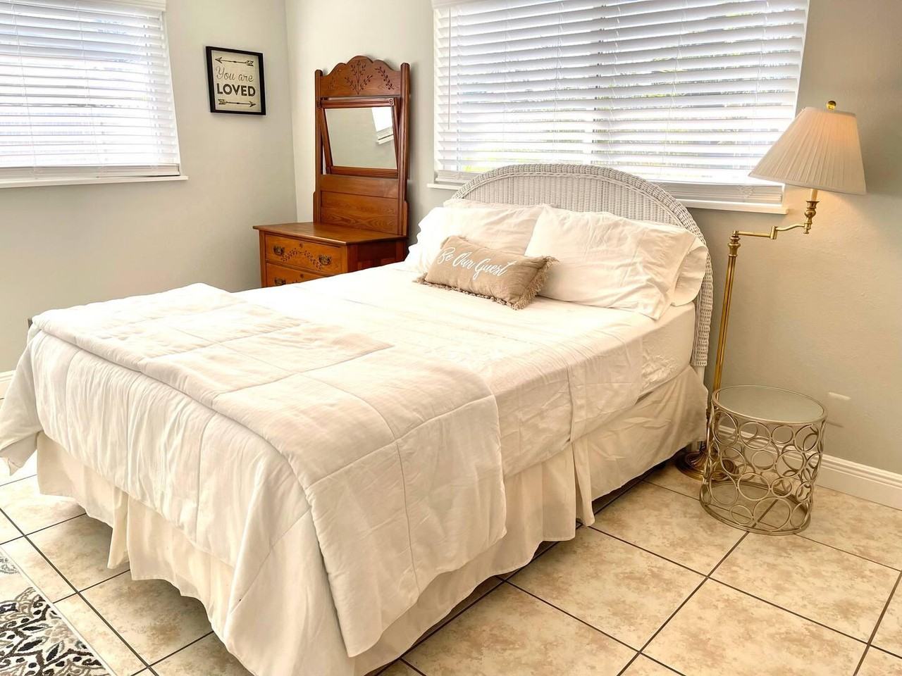 Vincennes Street - Photo 7 of 9