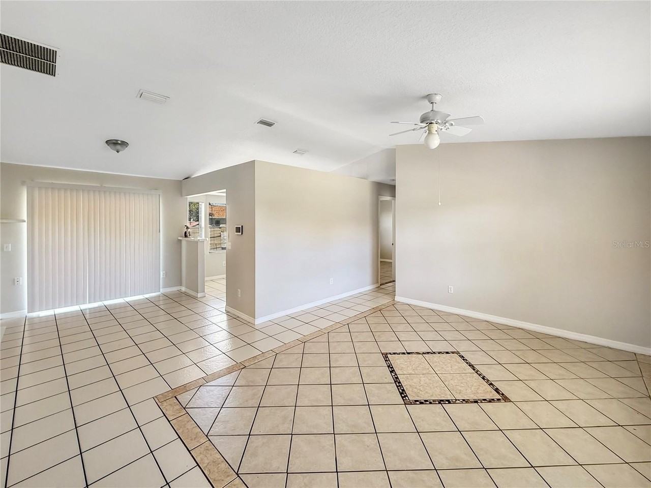 518 Providence Blvd - Photo 3 of 13