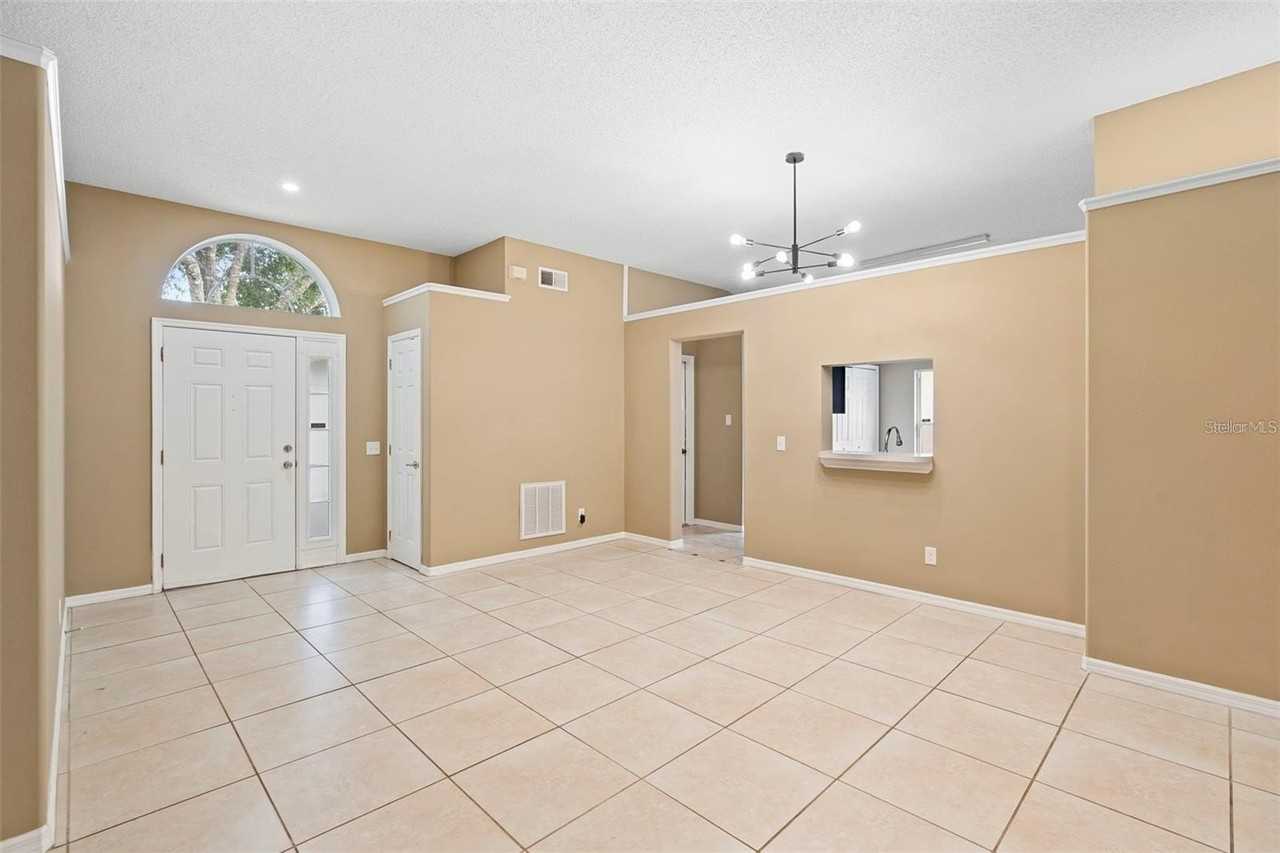 580 Valencia Place Cir - Photo 3 of 32