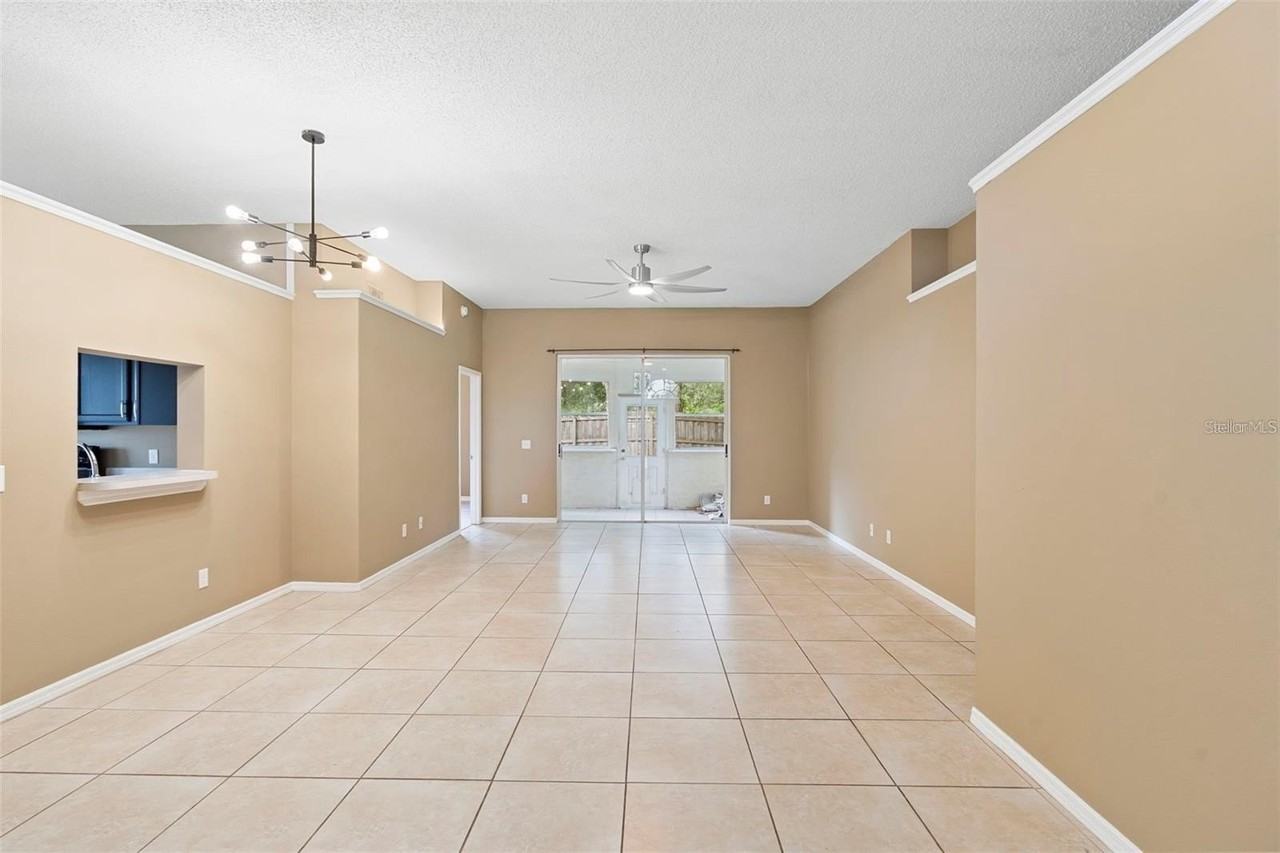 580 Valencia Place Cir - Photo 5 of 32