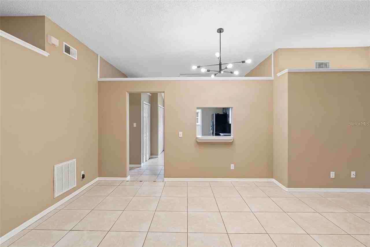 580 Valencia Place Cir - Photo 6 of 32