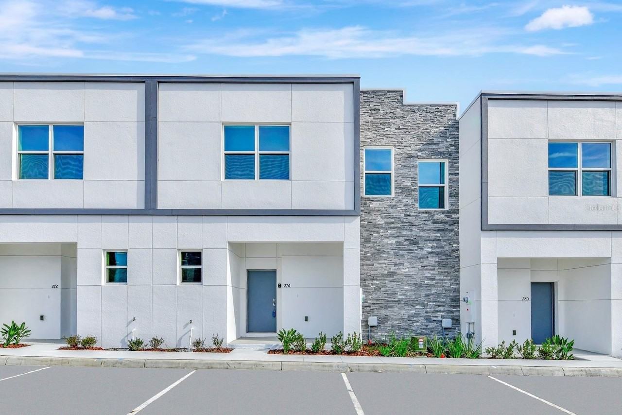 372 FAMAGUSTA DRIVE - Photo 2 of 38